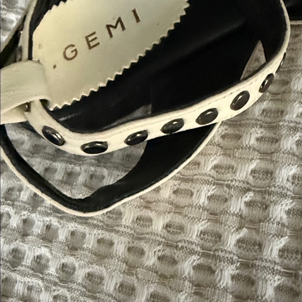 M. Gemi Women's Black and Cream Flats - Picture 4 of 5